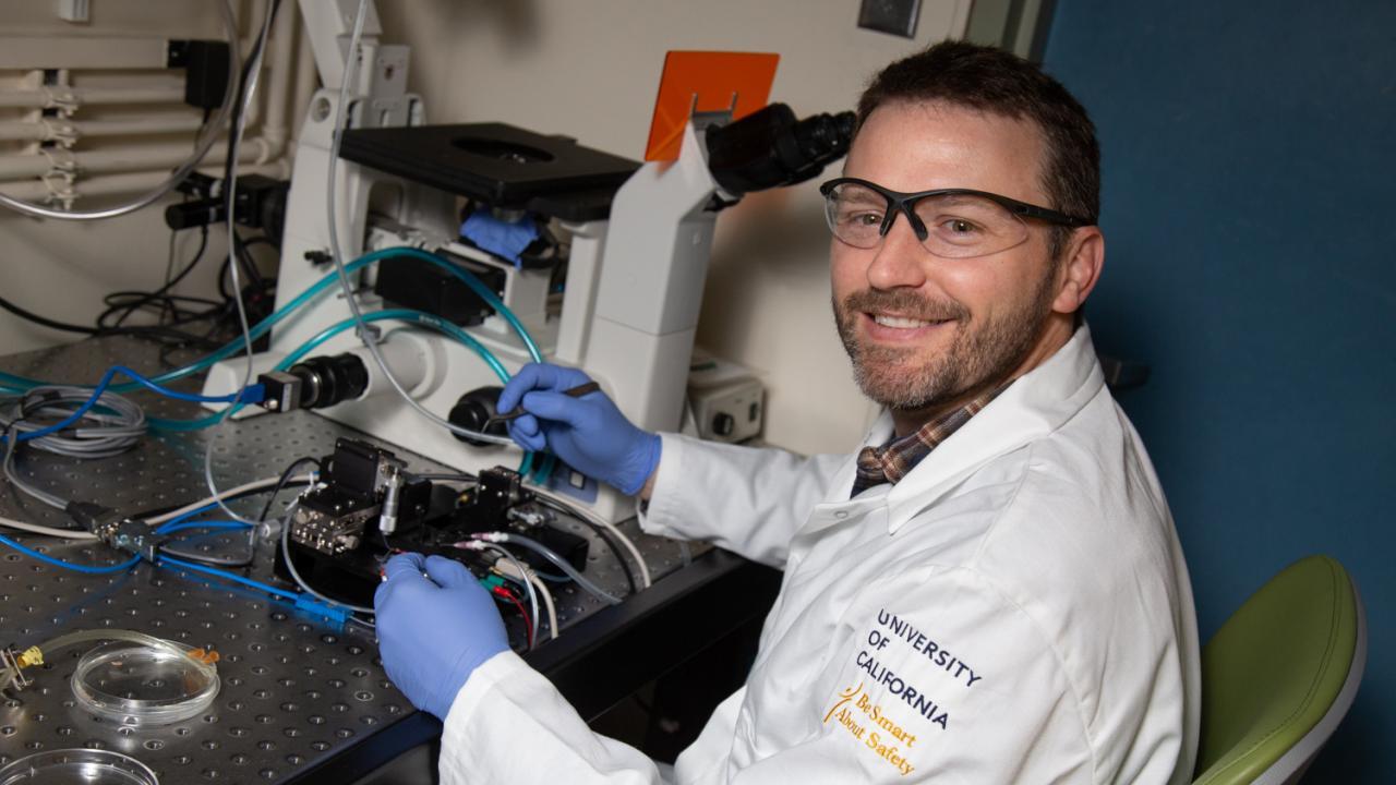 In his new lab at UC Davis, Assistant Professor Lucas Smith hopes to develop therapies that alleviate neuromuscular disorders and restore healthy muscle regeneration. David Slipher/UC Davis In his new lab at UC Davis, Assistant Professor Lucas Smith hopes to develop therapies that alleviate neuromuscular disorders and restore healthy muscle regeneration.